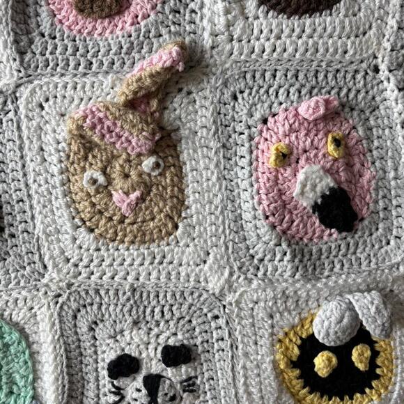 Adorable granny square crocheted childrens baby blanket - Picture 3 of 8